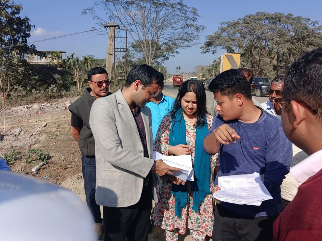 भारतमाला परियोजना: प्रगति कार्य में तेजी लाने हेतु कछार जिला आयुक्त मृदुल यादव का स्थलीय निरीक्षण