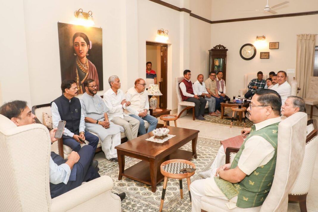 दिल्ली : मुख्यमंत्री डॉ. हिमंत विश्व शर्मा की असम के एनडीए सांसदों संग बैठक, राज्य में विकास के लिए मांगे सुझाव