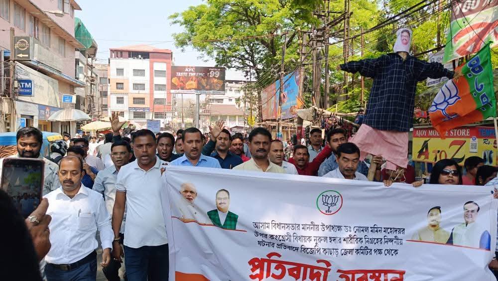 भाजपा ने सिलचर में कांग्रेस विधायक नूरुल हुदा का फूंका पुतला