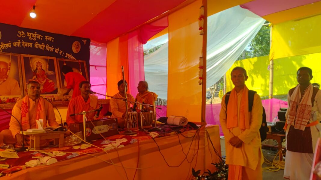 देवान चाय बागान में हवन के साथ संपन्न हुआ तीन दिवसीय नौ कुंडीय गायत्री महायज्ञ