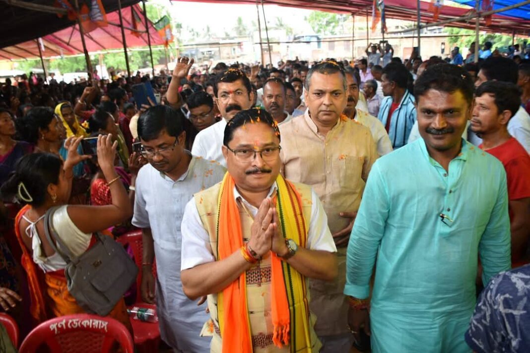 भाजपा प्रदेश अध्यक्ष दिलीप सैकिया ने धोलाई विधानसभा क्षेत्र में पंचायत चुनाव के लिए किया प्रचार, कहा, राज्य में पार्टी जब अपने को स्थापित करने और कांग्रेस सरकार के कुशासन खिलाफ लड़ रही थी तब शक्ति देने का काम बराक घाटी ने किया