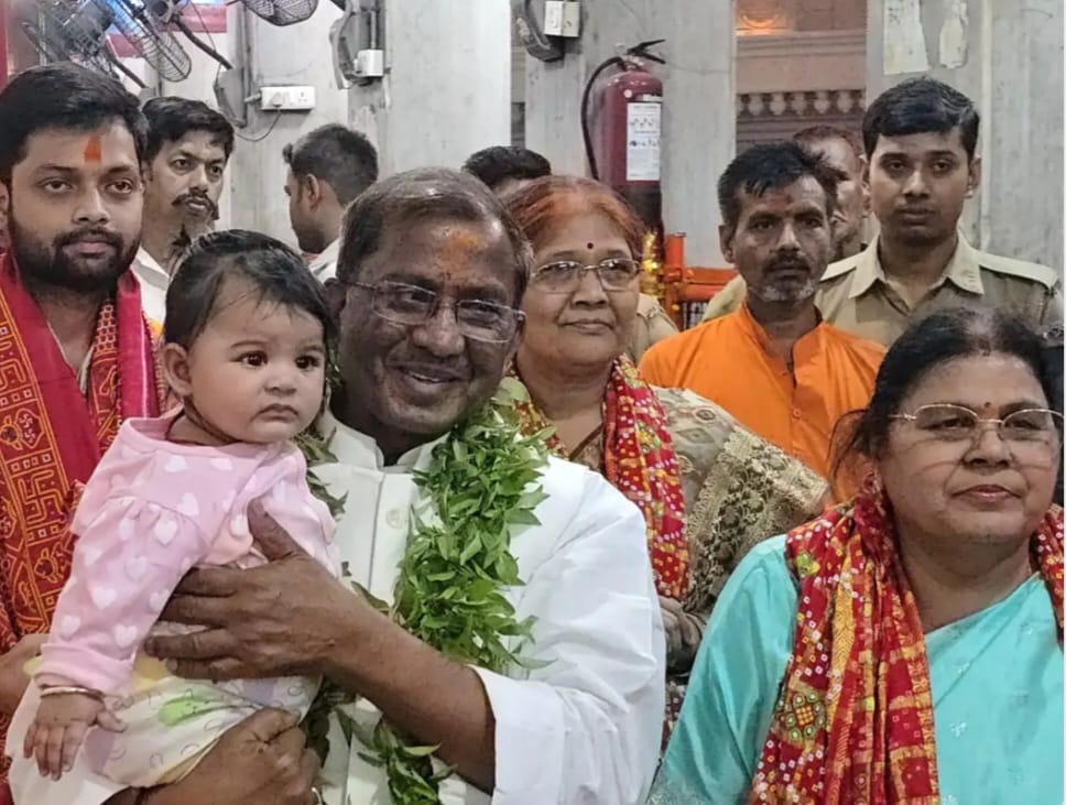 असम के राज्यपाल ने किए मां विंध्यवासिनी के दर्शन, विंध्य कॉरिडोर की सराहना, बोले- युवाओं का होगा सांस्कृतिक विकास