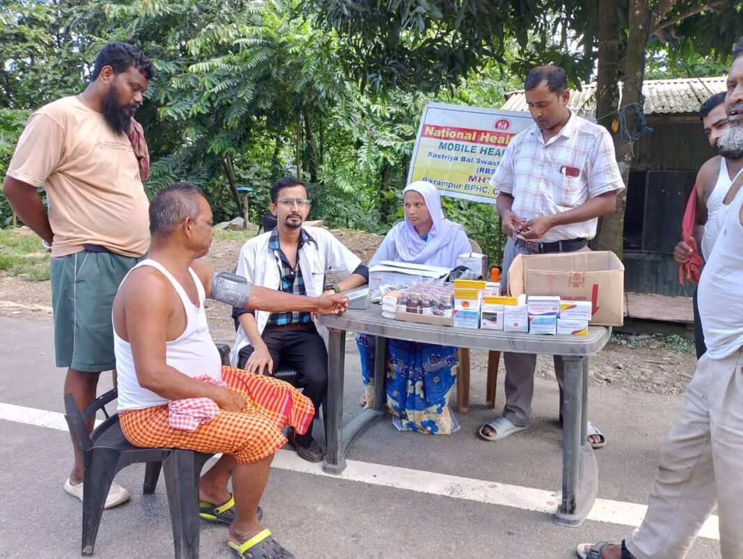राष्ट्रीय राजमार्ग पर व्यवधान के बीच फंसे ट्रक चालकों और सहायकों के लिए कछार प्रशासन ने महत्वपूर्ण चिकित्सा सहायता प्रदान की