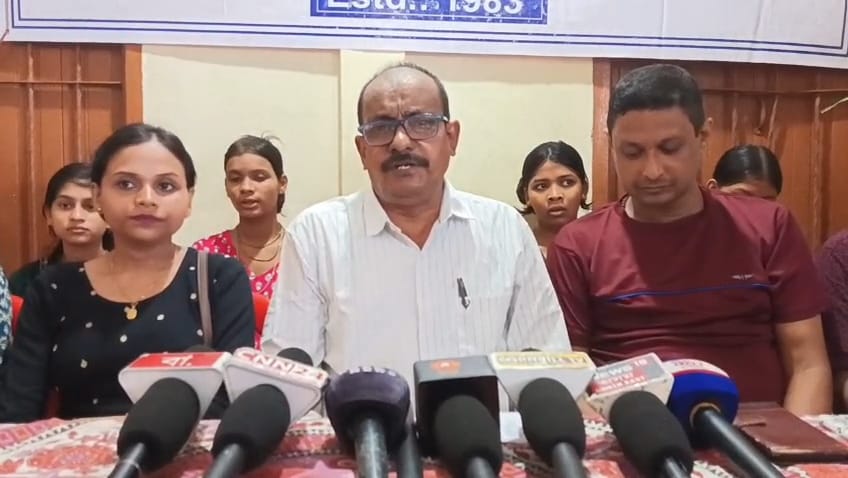 मुख्यमंत्री हिमंत पर बोतल फेंके जाने के मामले में आक्सा ने एपीसीसी प्रमुख गौरव गोगोई को घेरा, माफी न मांगने पर बराक घाटी में प्रवेश का करेंगे विरोध
