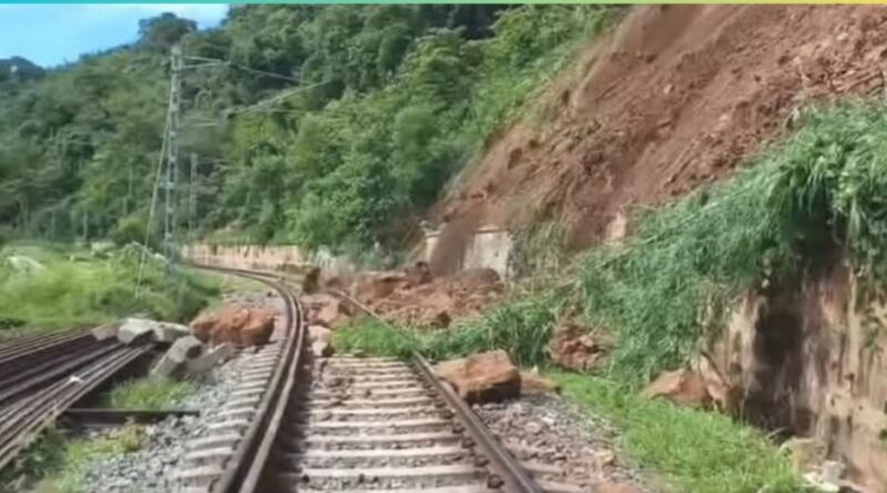 लामडिंग-बदरपुर हिल सेक्शन में पुनः भूस्खलन, रेल सेवाएं बाधित, पढ़िए पूरी खबर