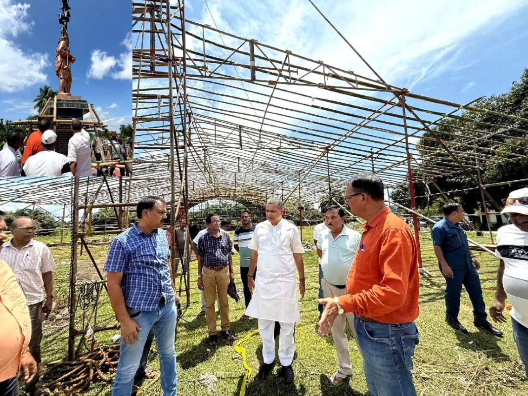 मंत्री कौशिक राय शहीद मंगल पांडेय मूर्ति स्थापना समिति से मिले, प्रतिमा अनावरण की तैयारियों को देखा और जानकारी ली