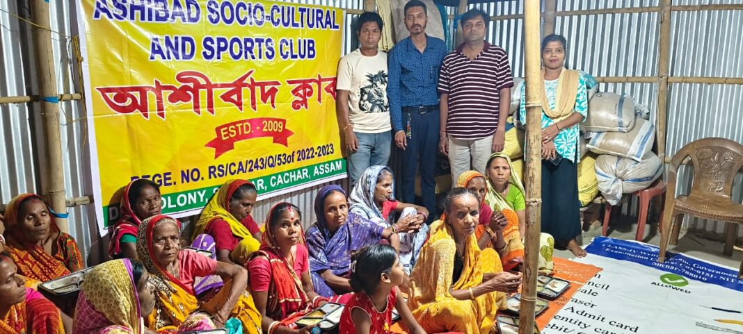 आशीर्वाद क्लब ने भव्य काली पूजा आयोजन के साथ – साथ जरूरतमंद महिलाओं व पुरुषों के बीच किया वस्त्र वितरण