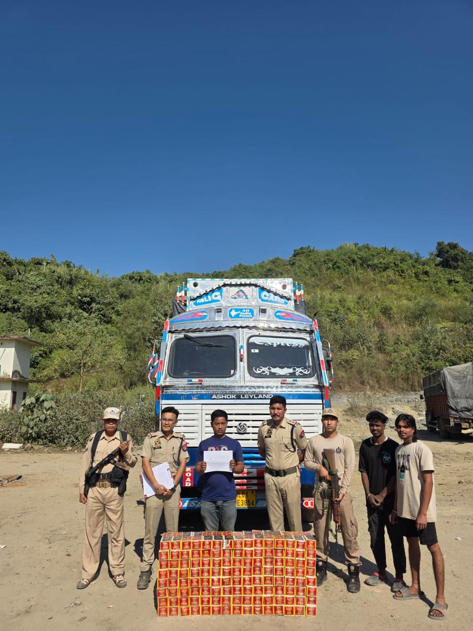 नशीले पदार्थों के परिवहन खिलाफ कछार पुलिस का अभियान जारी, बर्मीज सिगरेट व शराब जब्त