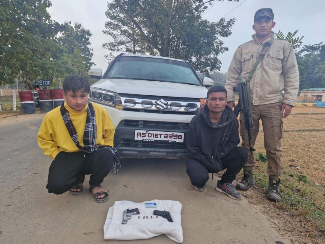 कछार पुलिस अभियान में हथियार और गोला – बारूद के साथ दो गिरफ्तार, जिरीघाट में विदेशी सिगरेट जब्त