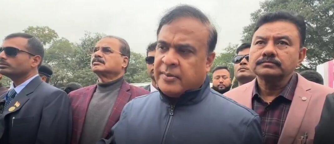 असम के मुख्यमंत्री डॉ. हिमंत विश्व शर्मा ने जनसांख्यिकीय असंतुलन को ठीक करने के लिए हिंदुओं से दो या तीन बच्चे पैदा करने की अपील की