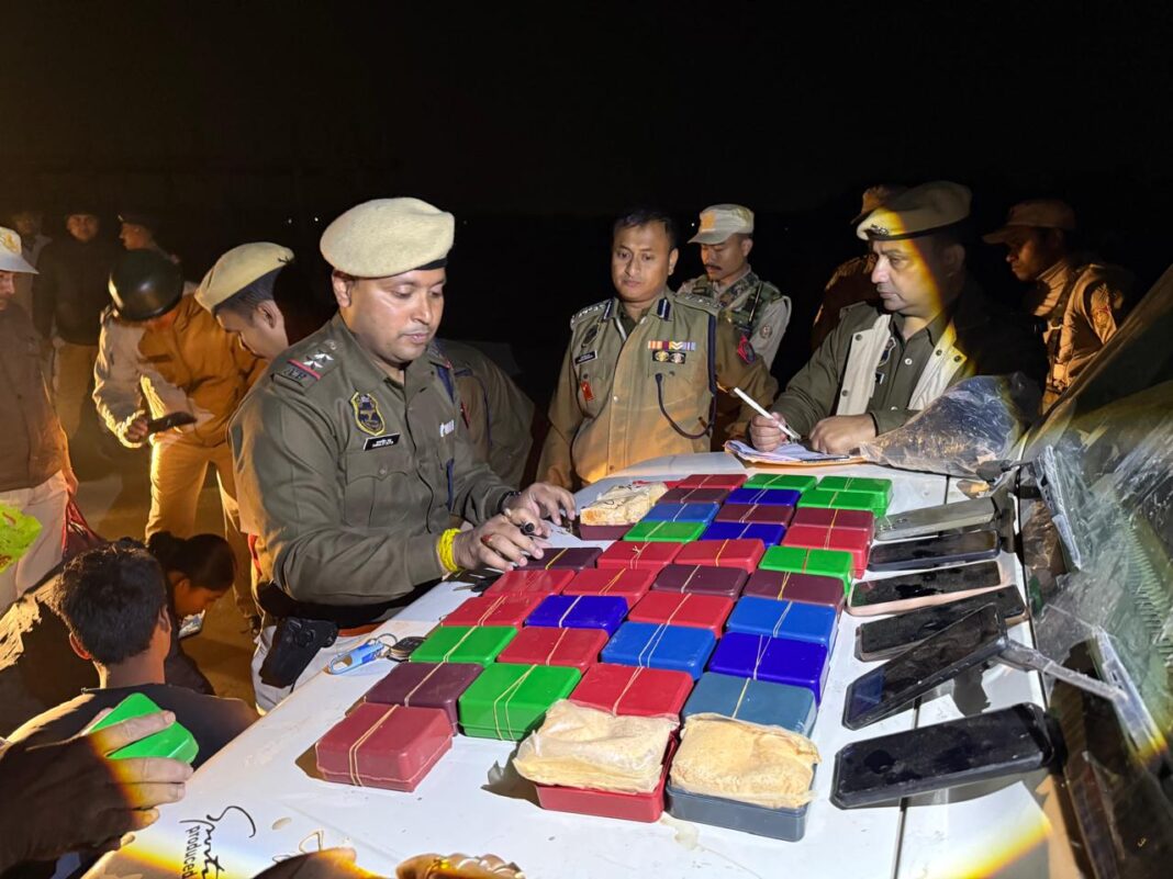 कछार पुलिस ने दो करोड़ मूल्य के 406 ग्राम हेरोइन के साथ दो महिला सहित पांच को दबोचा